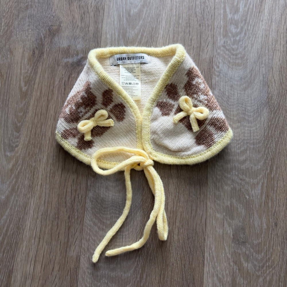 Urban outfitters teddy pattern bonnet